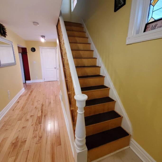 Garden 2 Storey House ไนแอการาฟอลส์ ภายนอก รูปภาพ
