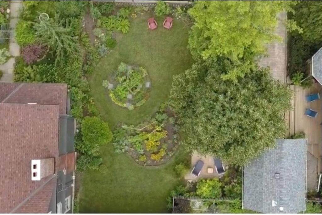 Garden 2 Storey House ไนแอการาฟอลส์ ภายนอก รูปภาพ