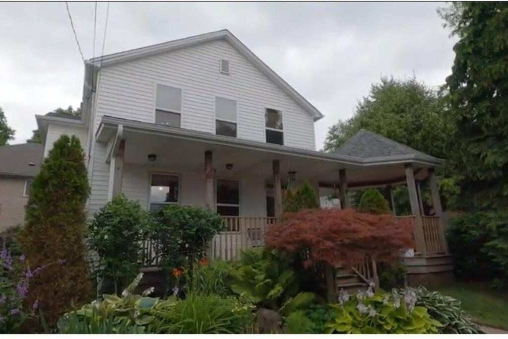 Garden 2 Storey House ไนแอการาฟอลส์ ภายนอก รูปภาพ