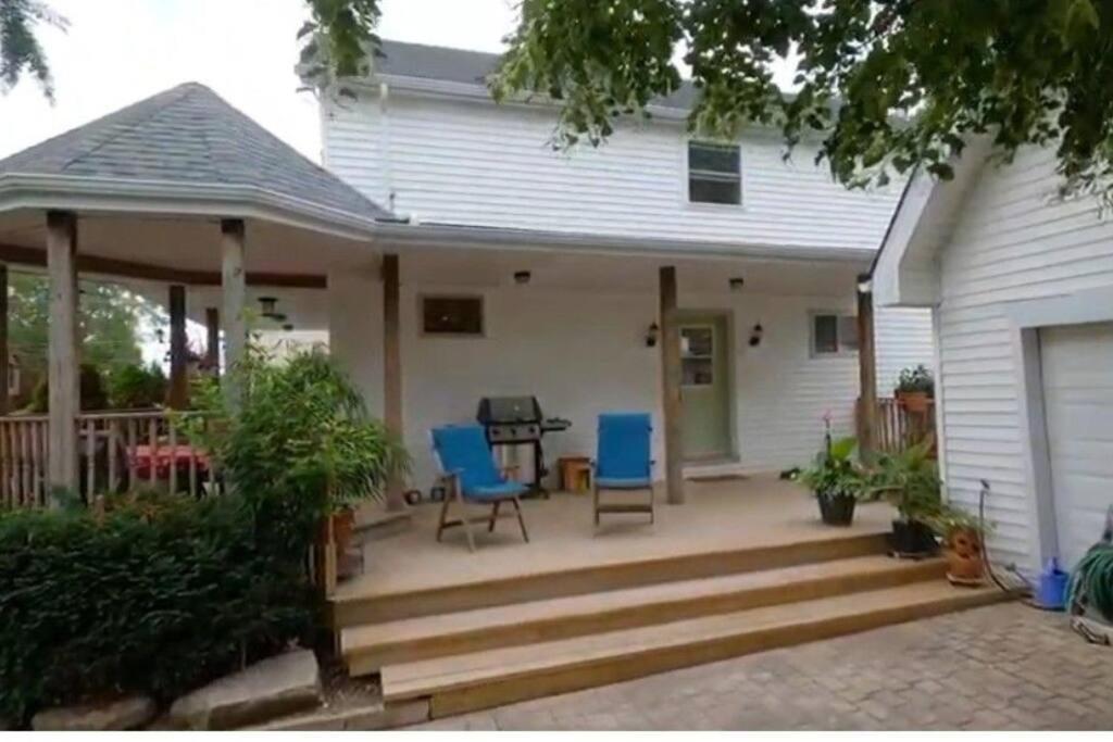 Garden 2 Storey House ไนแอการาฟอลส์ ภายนอก รูปภาพ