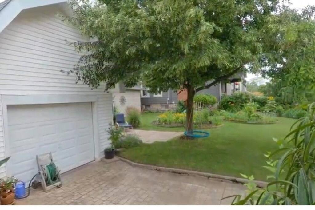 Garden 2 Storey House ไนแอการาฟอลส์ ภายนอก รูปภาพ