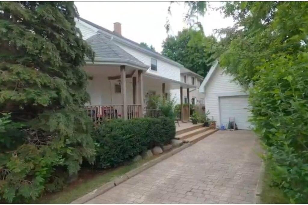Garden 2 Storey House ไนแอการาฟอลส์ ภายนอก รูปภาพ